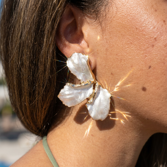 Witte bloem oorbellen