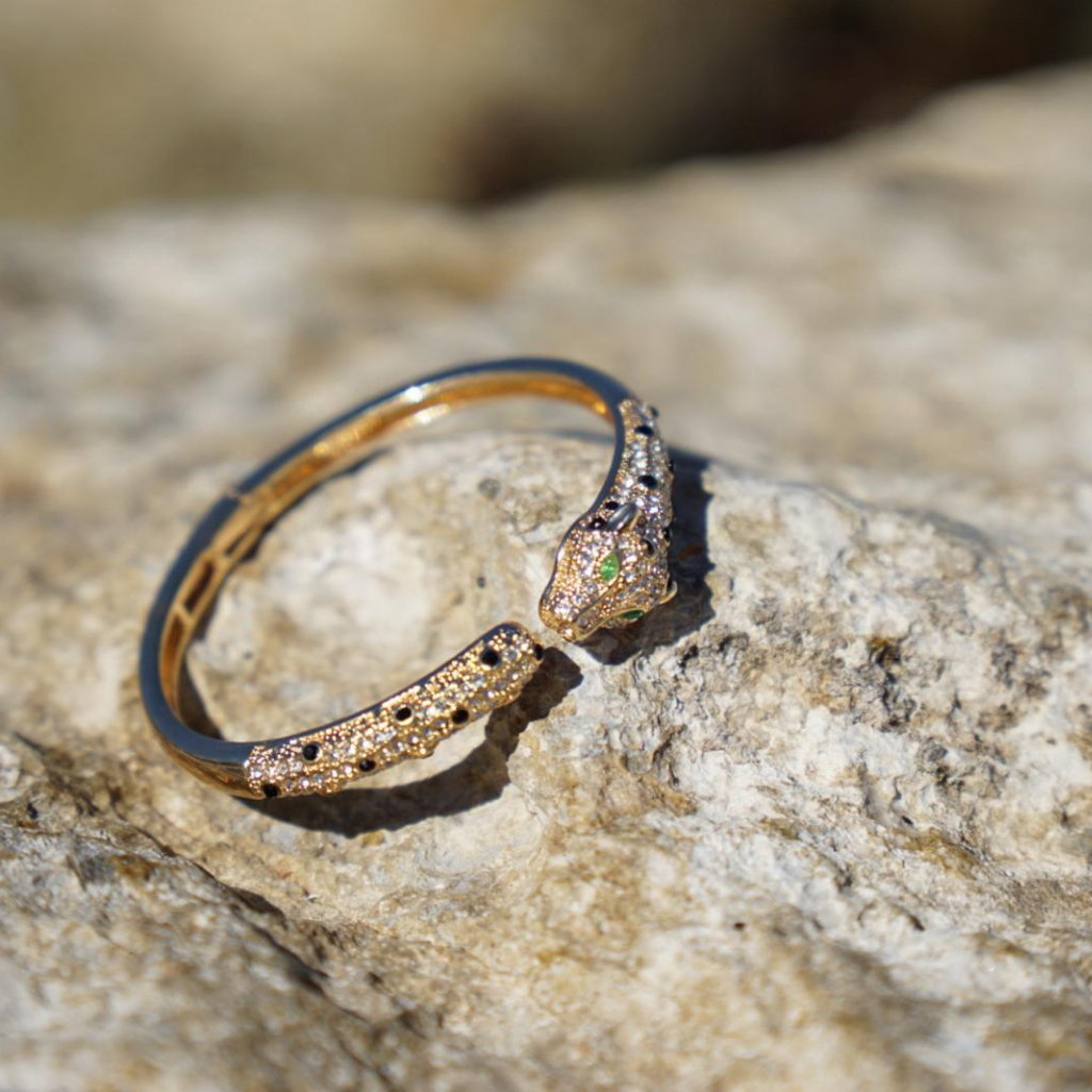 Gouden cuff armband panter