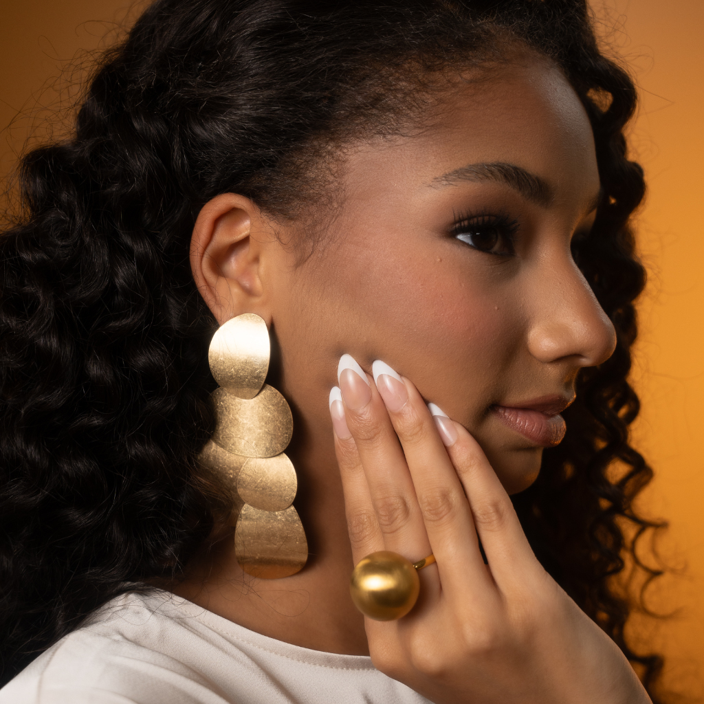 Esfero Dorada – adjustable gold sphere statement ring – detail 4 – Wear Celestials