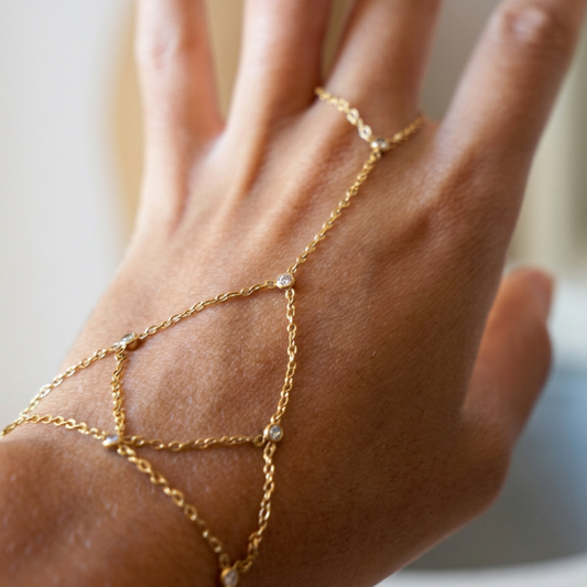 Constella – minimal gold hand chain with spheres – detail 2 – Wear Celestials