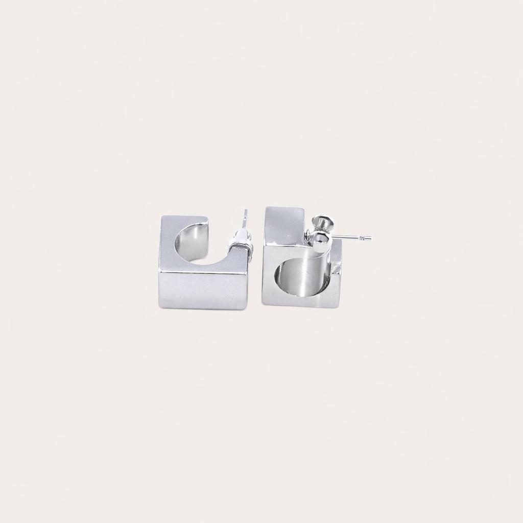 Vierkante minimalistische oorbellen zilver