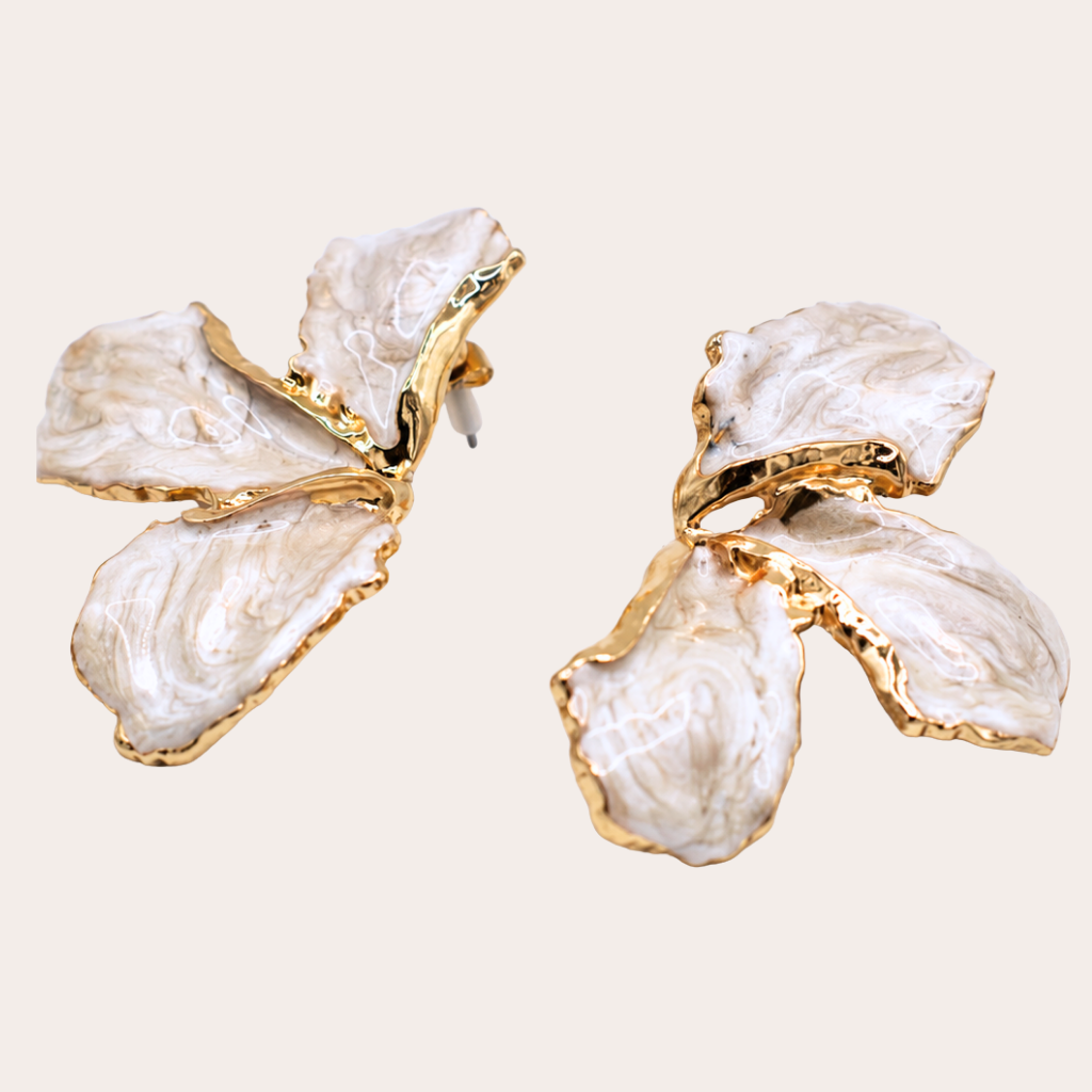 Wit met gouden bloem oorbellen