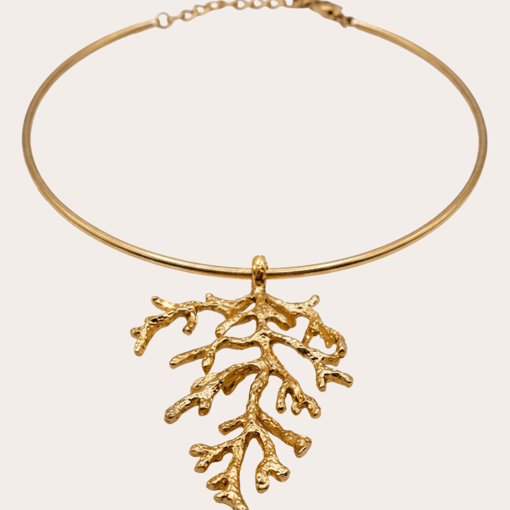 Árbol Celestial – gold tree branch jewellery set, pendant and earrings, gold plated – detail 5 – Wear Celestials