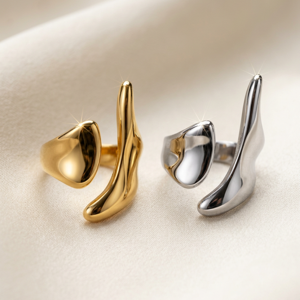 Armonía – sculptural statement ring in gold and silver – detail 10 – Wear Celestials