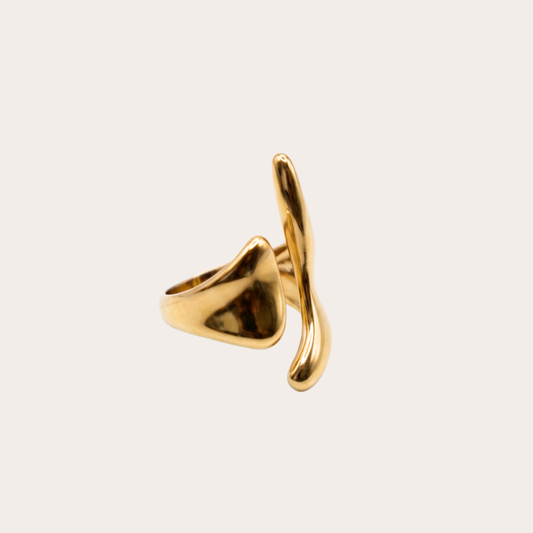 Armonía – sculptural statement ring in gold and silver – Wear Celestials