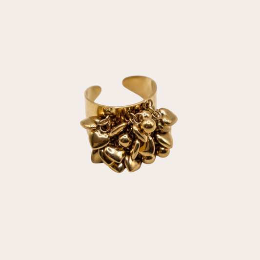 Astra Amore – large bague statement dorée à cœurs – Wear Celestials