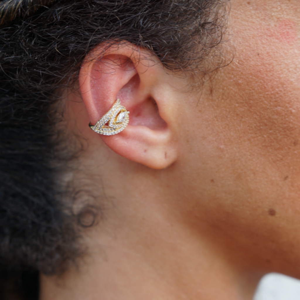 Avelia – oval crystal ear cuff – detail 2 – Wear Celestials