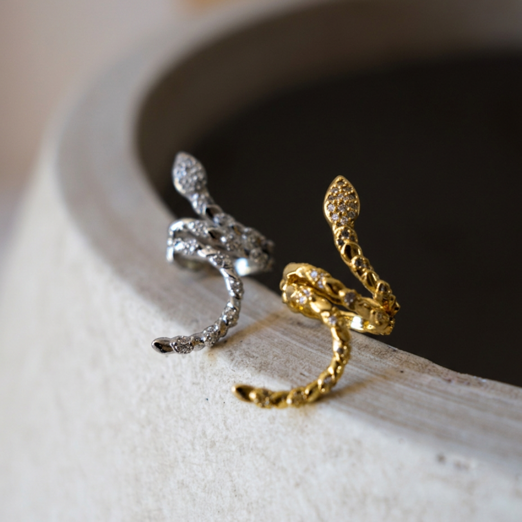 El Susurrador – crystal snake ear cuff – detail 6 – Wear Celestials