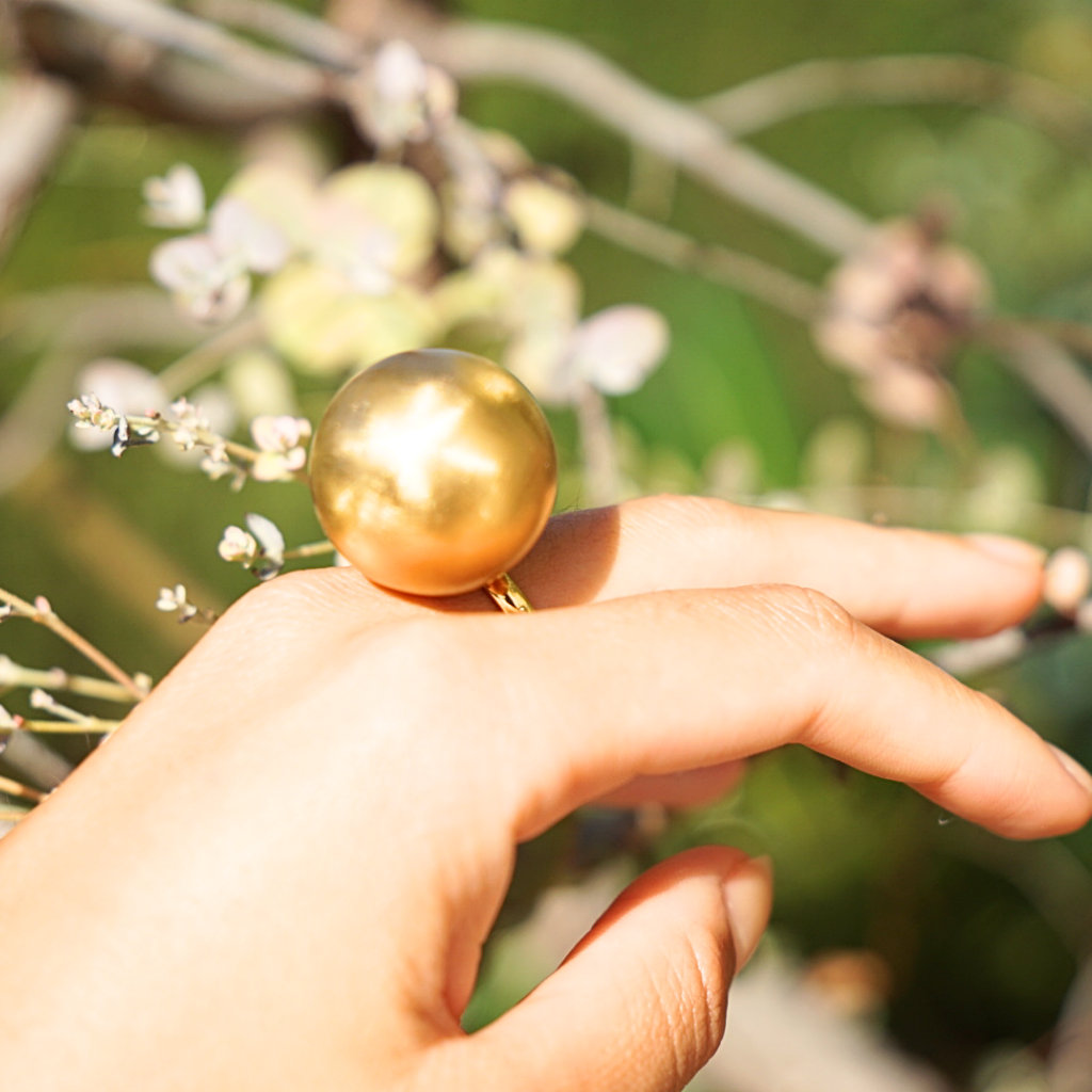 Esfero Dorada – adjustable gold sphere statement ring – detail 2 – Wear Celestials