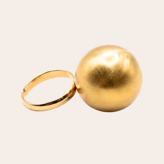 Esfero Dorada – bague statement ajustable à sphère dorée – Wear Celestials