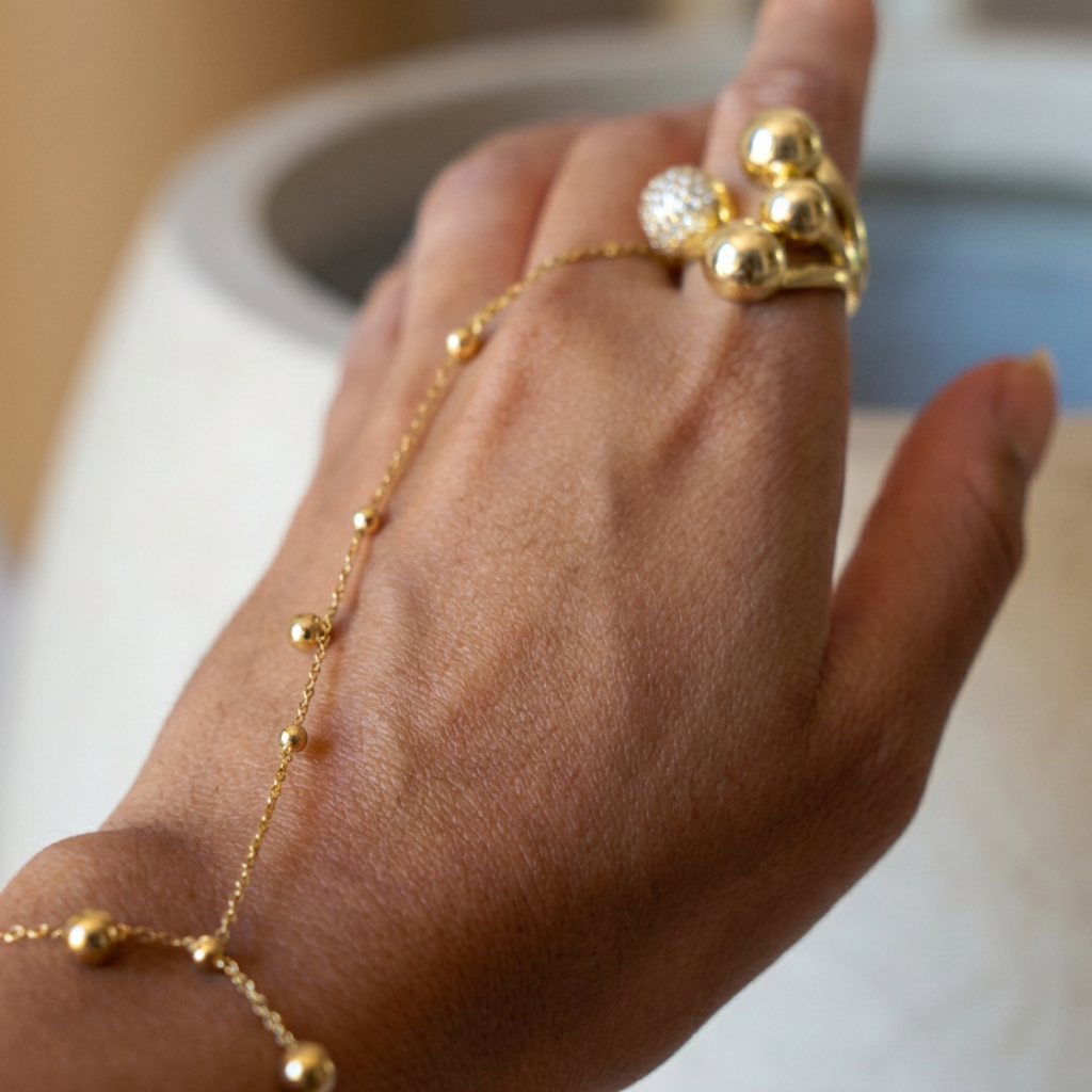 Oliva – gold hand chain with leaf crystals – detail 3 – Wear Celestials
