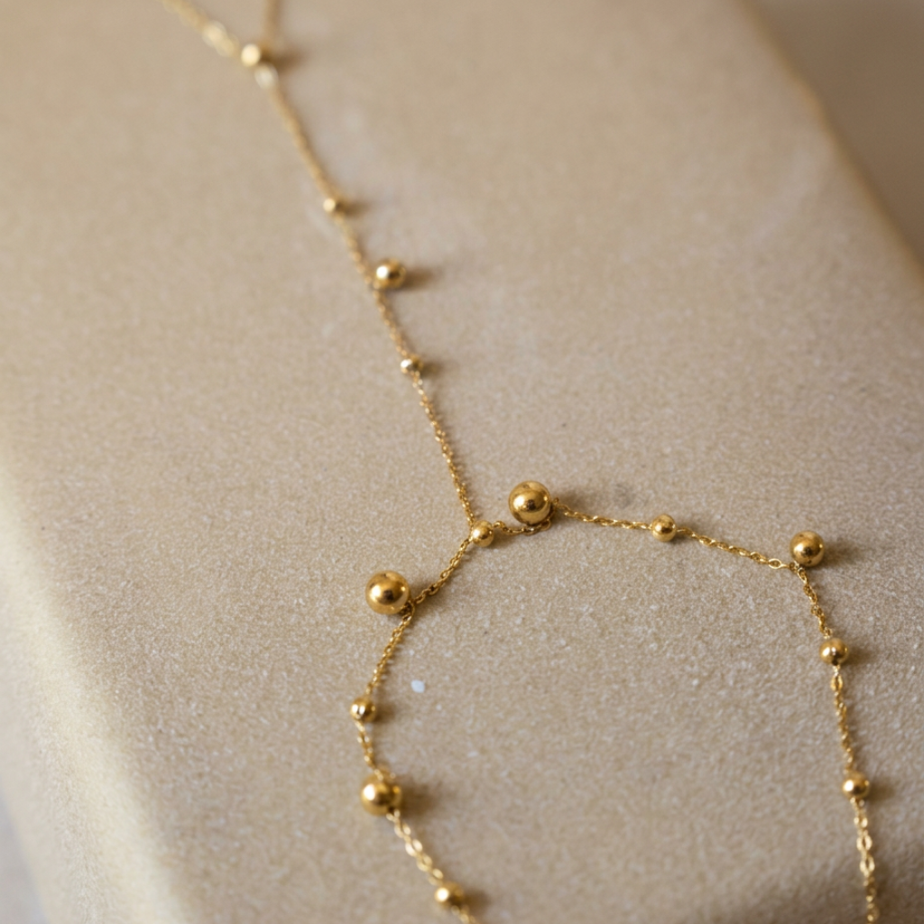 Oliva – gold hand chain with leaf crystals – detail 4 – Wear Celestials