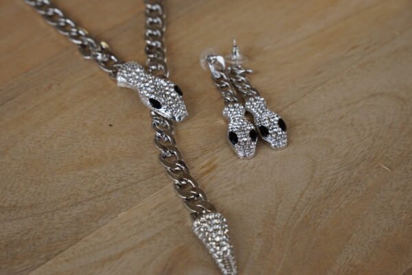 Eclipse de serpiente necklace
