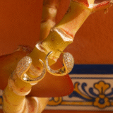 Kleine gouden oorringen met stenen