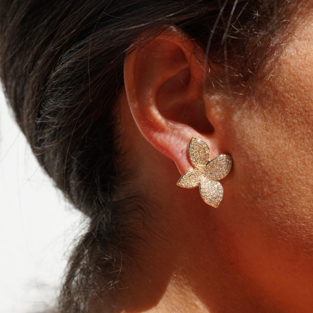 Gouden knopjes met steentjes