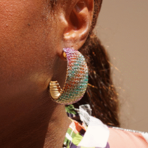 Kleurrijke oorringen, steentjes