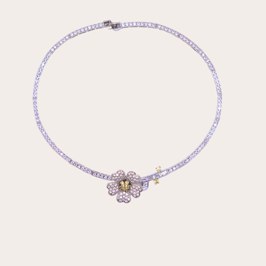 Zilveren ketting met bloem