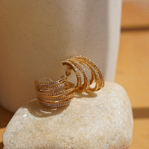 Gouden statement studs