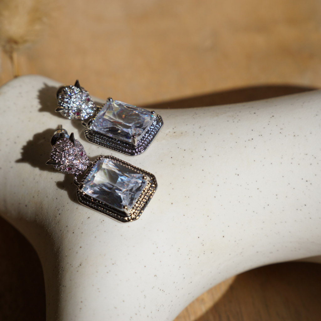 Zilveren panteroorbellen