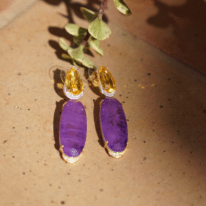 Paarse kristal oorbellen
