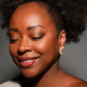 Ring shaped earrings gold stones