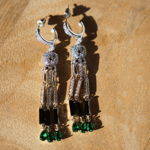 Lange zilveren panter oorbellen, steentjes