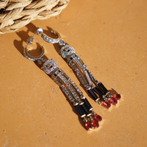 Lange zilveren panter oorbellen, steentjes