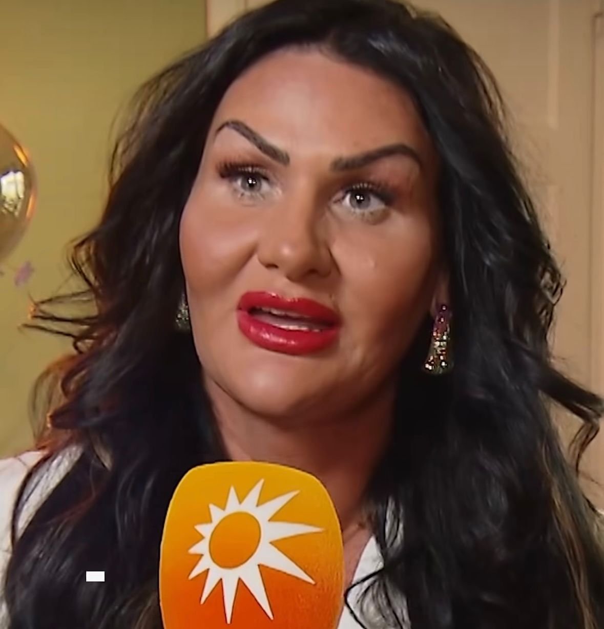 Louissa Janssen met Wear Celestials oorbellen